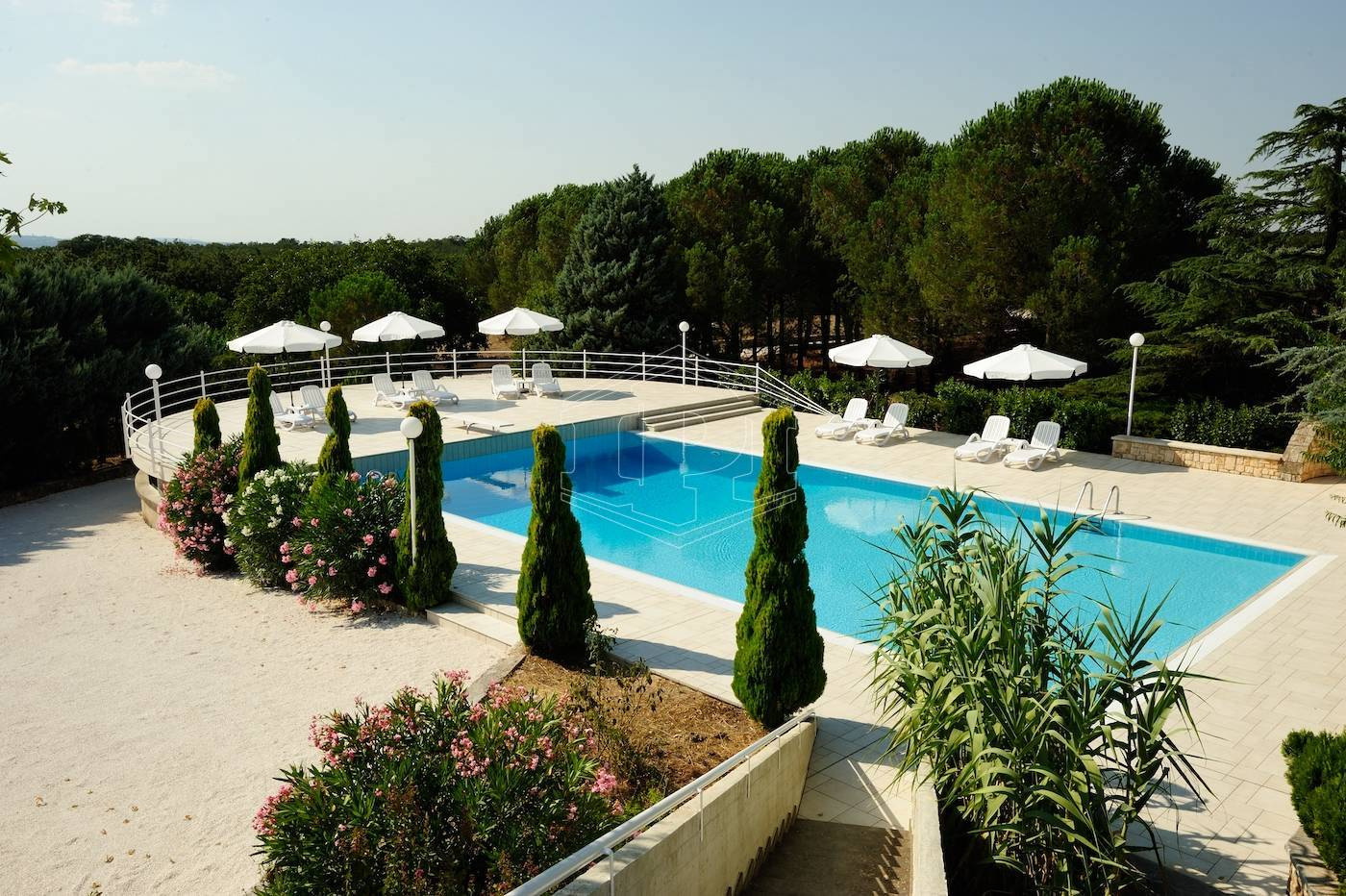 Villa con dependance, giardino privato e piscina sita in Contrada Ceracchia - Noci (BA)