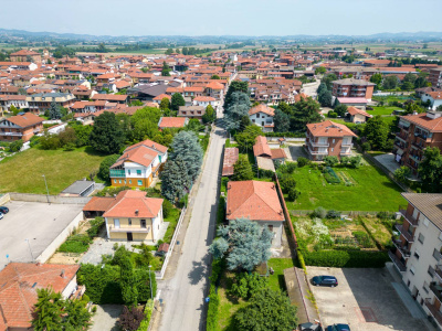 Rustico con tettoia e giardino in Via San Bartolomeo, Riva presso Chieri (TO)