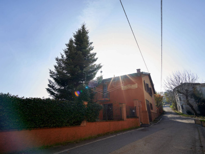 Villa con terreno in Via IV Novembre, Ferrere (AT)