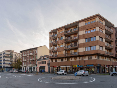 Quadrilocale in Piazza Caduti per la Libertà, Moncalieri (TO)