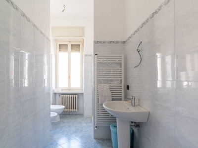 Trilocale con terrazzo in Via Bonadonna, Rivoli (TO)