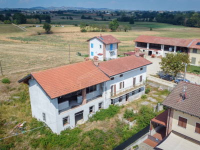 Cascinale con terreno in Strada Buttigliera, Chieri (TO)