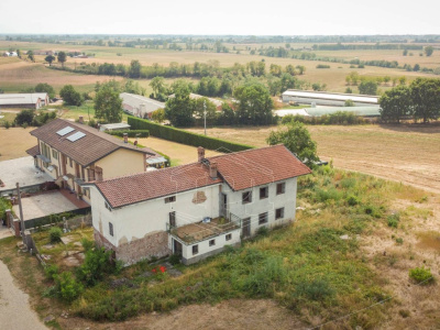 Cascinale con terreno in Strada Buttigliera, Chieri (TO)