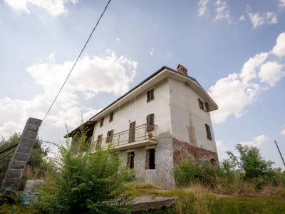 Cascinale con terreno in Strada Buttigliera, Chieri (TO)