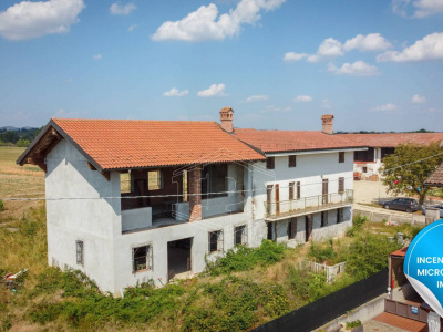 Cascinale con terreno in Strada Buttigliera, Chieri (TO)