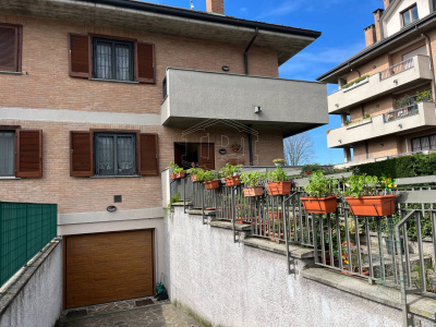 Villa con giardino in Classe En. A2 in Via della Pace  - Carpiano (MI)