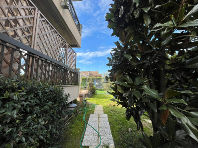 Villa con giardino in Classe En. A2 in Via della Pace  - Carpiano (MI)