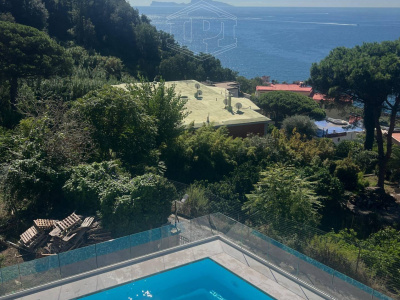 Villa con piscina in Via S. Francesco ai Gerolomini 34-36, Pozzuoli (NA)