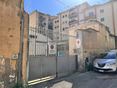 Capannoni e appartamento in Via Coriolano 9, Napoli (NA)