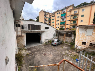 Capannoni e appartamento in Via Coriolano 9, Napoli (NA)