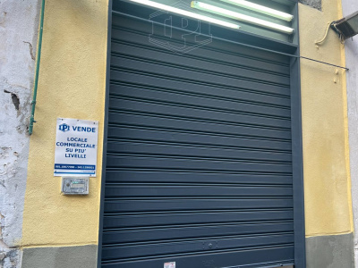 Locale Commerciale in Via Luigi Settembrini 3, Napoli (NA)