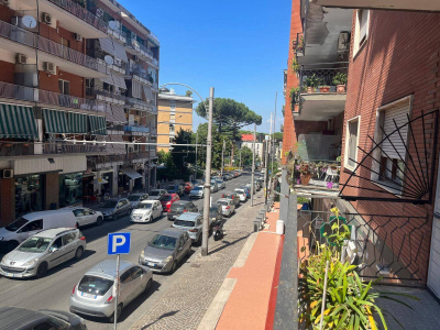 5 vani, Viale Colli Aminei 279, (NA)