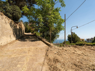 Villa Unifamiliare con giardino privato in Via Torre Ranieri, Napoli (NA)