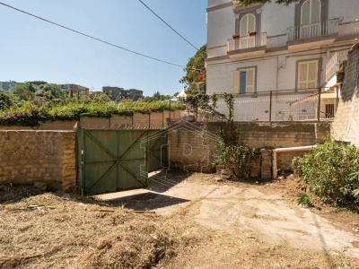 Villa Unifamiliare con giardino privato in Via Torre Ranieri, Napoli (NA)