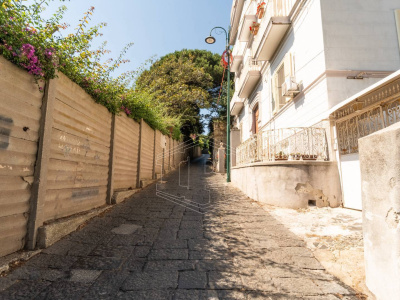 Villa Unifamiliare con giardino privato in Via Torre Ranieri, Napoli (NA)