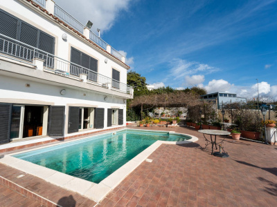 Villa con vista mare in Via San Gennaro Antignano, Pozzuoli (NA)