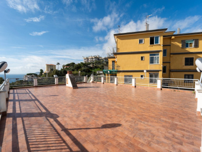 Villa con vista mare in Via San Gennaro Antignano, Pozzuoli (NA)