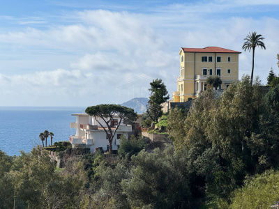 Villa con vista mare in Via San Gennaro Antignano, Pozzuoli (NA)