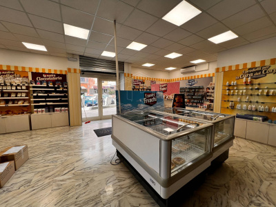 Locale commerciale in Via Nicola Nicolini 68, Napoli (NA)