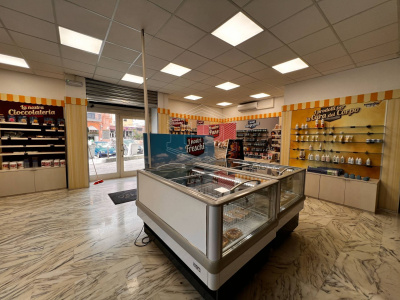 Locale commerciale in Via Nicola Nicolini 68, Napoli (NA)