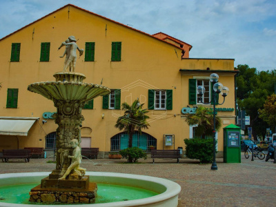 Piazza Cavour, Vado Ligure  (SV)