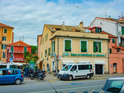 Piazza Cavour, Vado Ligure  (SV)