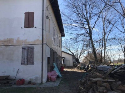 Porzione cielo terra di piccola palazzina a Sant'Agata Bolognese (BO) - Vicinanze Lamborghini