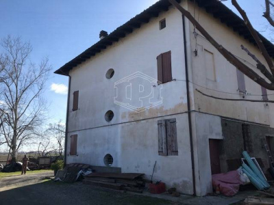 Porzione cielo terra di piccola palazzina a Sant'Agata Bolognese (BO) - Vicinanze Lamborghini