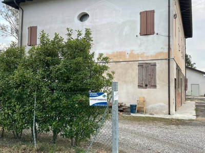 Porzione cielo terra di piccola palazzina a Sant'Agata Bolognese (BO) - Vicinanze Lamborghini