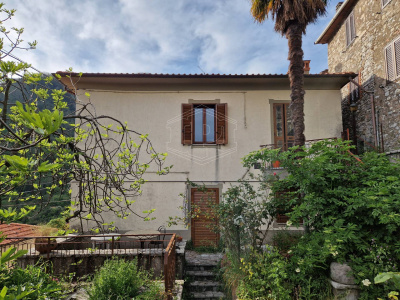 Quadrilocale con giardino a Vallico di Sopra - Fabbriche di Vergemoli (LU)