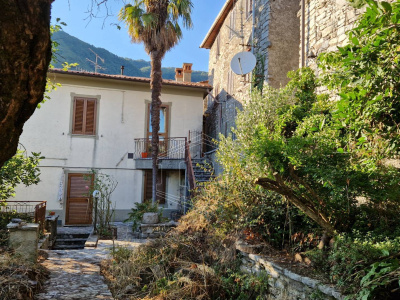 Quadrilocale con giardino a Vallico di Sopra - Fabbriche di Vergemoli (LU)