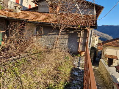 Quadrilocale con giardino a Vallico di Sopra - Fabbriche di Vergemoli (LU)