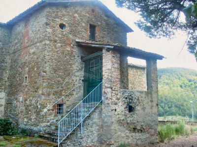 Antico Casale in sasso in località Prato - Monte Santa Maria Tiberina (PG)