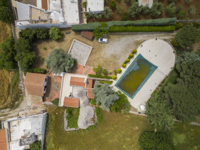 Villa con dependance, giardino privato e piscina sita in Contrada Ceracchia - Noci (BA)