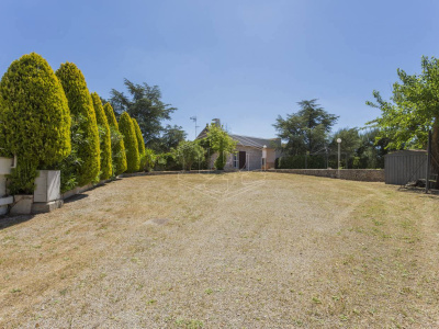 Villa con dependance, giardino privato e piscina sita in Contrada Ceracchia - Noci (BA)