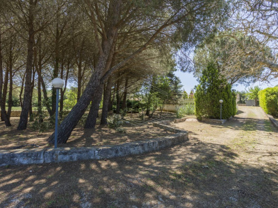 Villa con dependance, giardino privato e piscina sita in Contrada Ceracchia - Noci (BA)