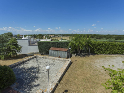 Villa con dependance, giardino privato e piscina sita in Contrada Ceracchia - Noci (BA)