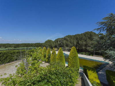 Villa con dependance, giardino privato e piscina sita in Contrada Ceracchia - Noci (BA)