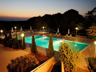 Villa con dependance, giardino privato e piscina sita in Contrada Ceracchia - Noci (BA)