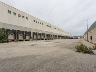 Capannone sito in Viale Maestri Del Lavoro 1 - Bari (BA)