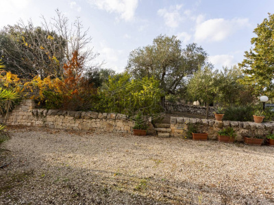 Villa con trullo sito in Contrada Barbagiulio 141/A - Cisternino (BR)