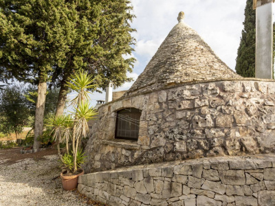 Villa con trullo sito in Contrada Barbagiulio 141/A - Cisternino (BR)