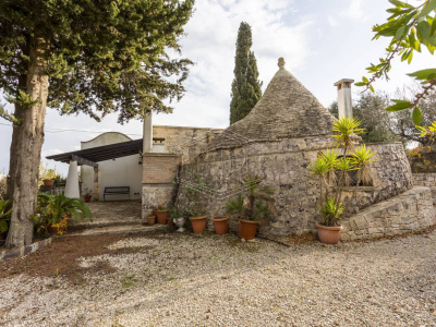 Villa con trullo sito in Contrada Barbagiulio 141/A - Cisternino (BR)