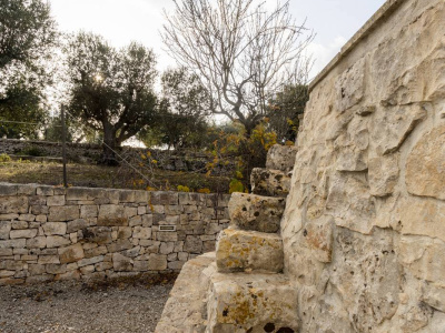 Villa con trullo sito in Contrada Barbagiulio 141/A - Cisternino (BR)