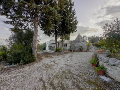 Villa con trullo sito in Contrada Barbagiulio 141/A - Cisternino (BR)