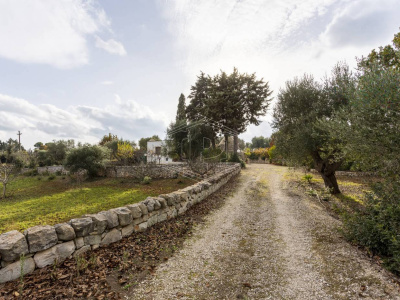 Villa con trullo sito in Contrada Barbagiulio 141/A - Cisternino (BR)