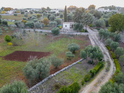 Villa con trullo sito in Contrada Barbagiulio 141/A - Cisternino (BR)