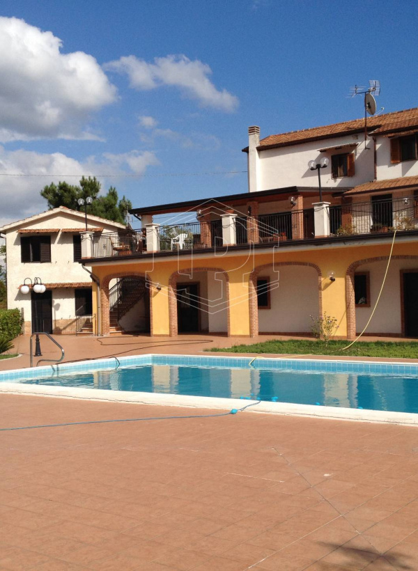 Villa con piscina e giardino in Via Macchianella 19, Castelvetere (AV)