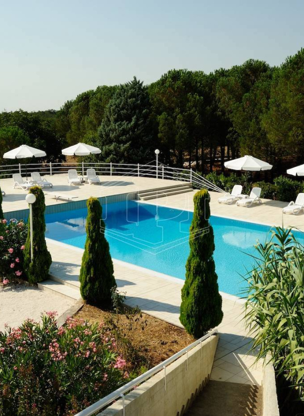 Villa con dependance, giardino privato e piscina sita in Contrada Ceracchia - Noci (BA)