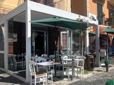 Attività Commerciale in Corso Umberto I 94, Pozzuoli (NA)